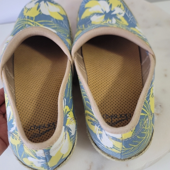 Dansko Victoria Tahiti Blue Yellow Floral Canvas Clog Women's EUR 39  US 8.5-9 - Picture 8 of 12